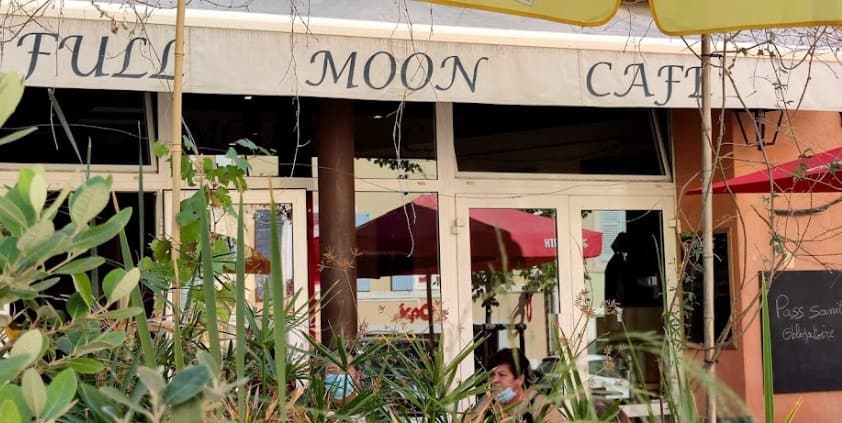 Full Moon Café — photo 3