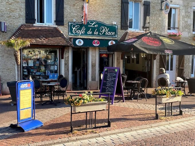 Café de la place — photo 2