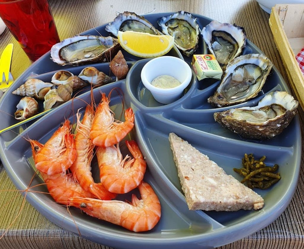Huîtres et Ma Ré — Poissons et fruits de mer à Rivedoux Plage — photo 2