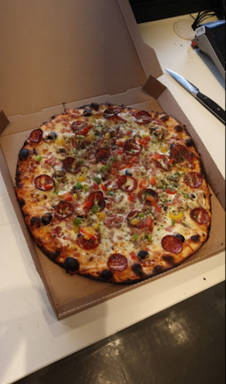 Le Kiosque à Pizzas - Une pizza sauce tomate