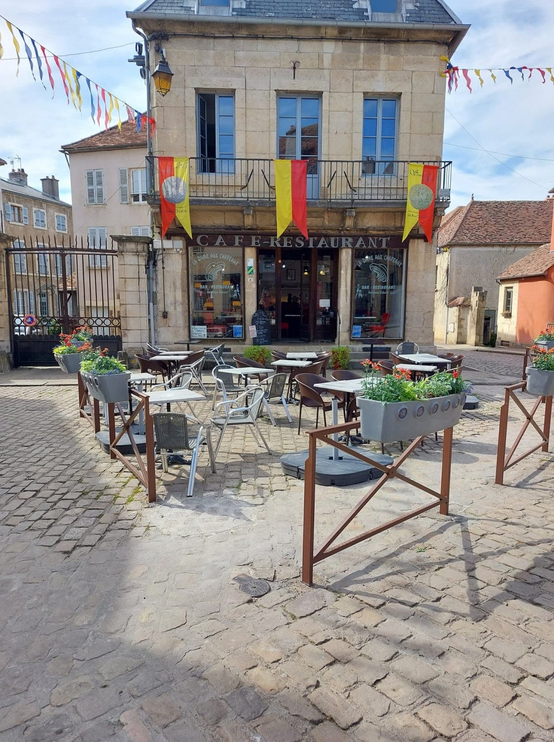 La Dame au Chapeaux — photo 2