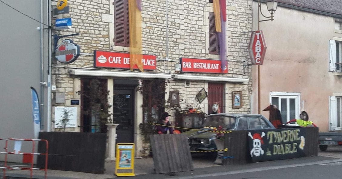 Café de la place — photo 3