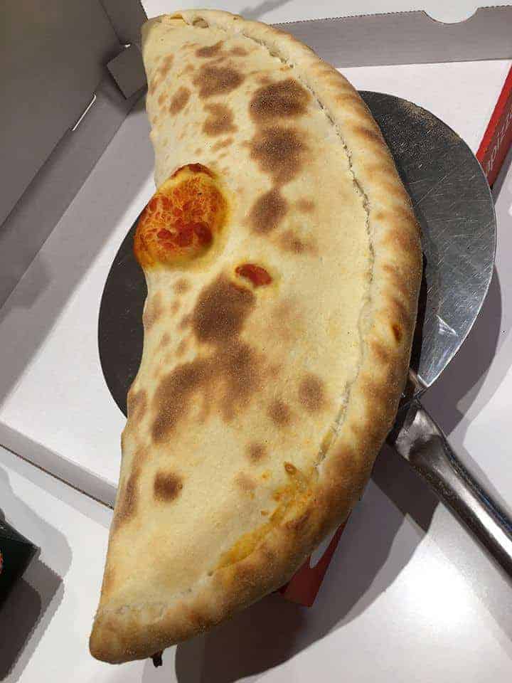 Le Kiosque à Pizzas - Un calzone
