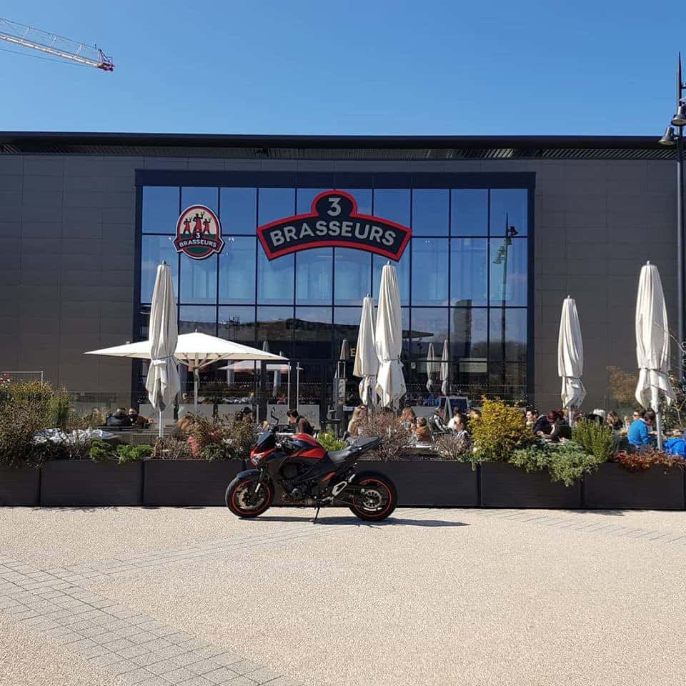 3 Brasseurs - La façade du restaurant