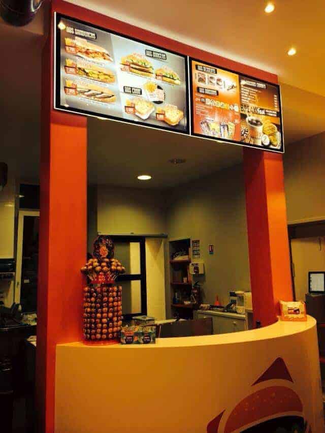 Miam's snack by night — photo 3