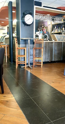 Aux Amis — photo 3