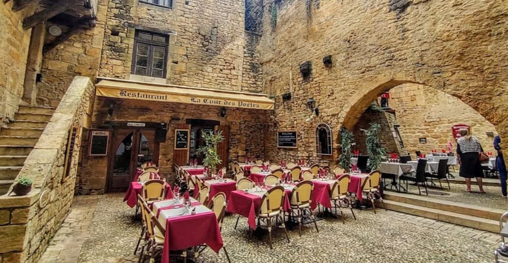 La Cour des Poètes — photo 2