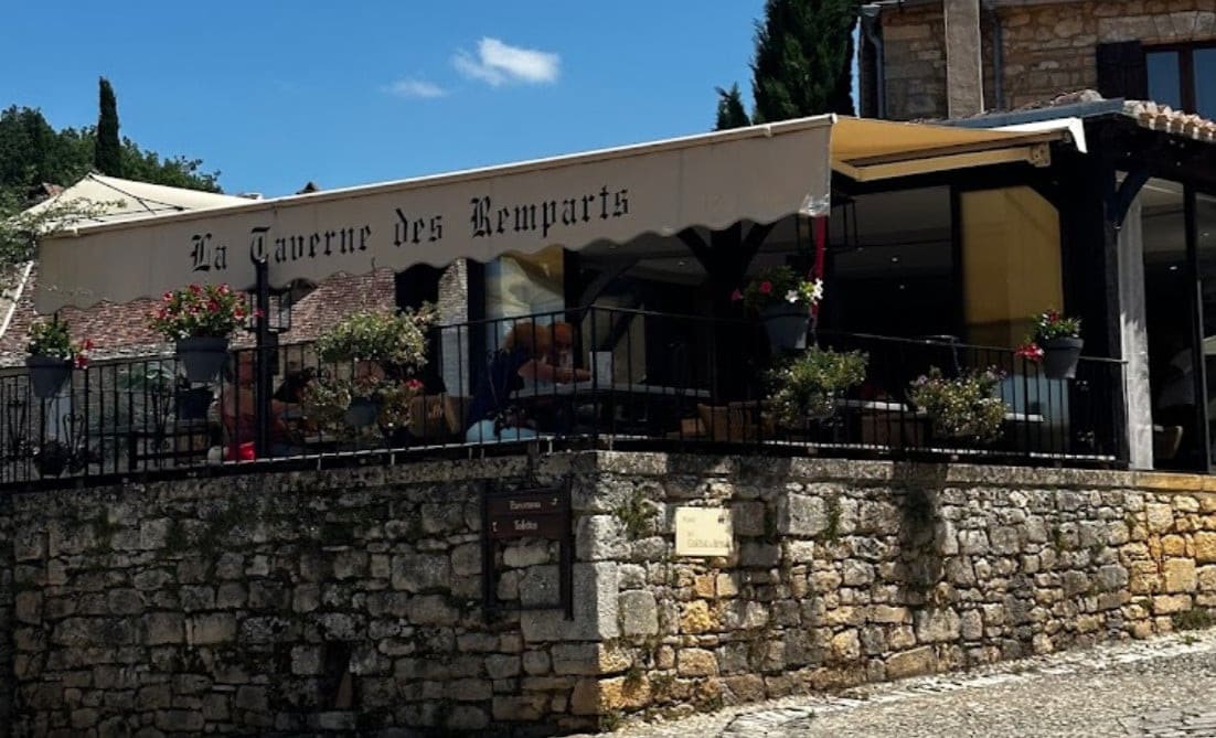 La Taverne des Remparts — Brasserie à Beynac et Cazenac — photo 2