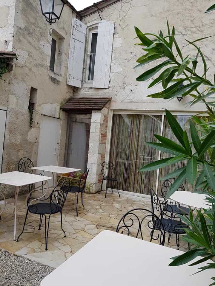 La cour d'Eymet — photo 2