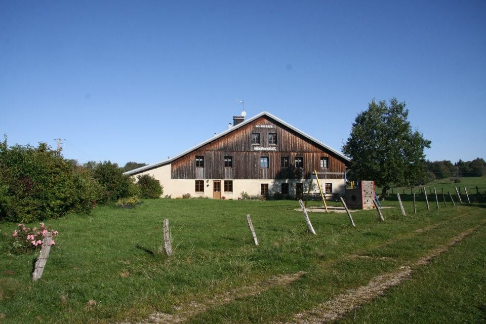 Auberge la Perdrix — Auberge à Hauterive la Fresse — photo 2