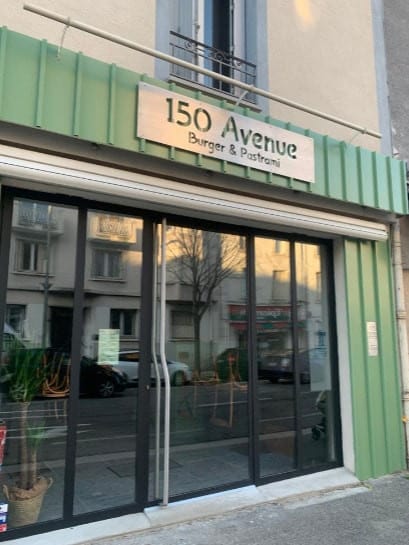 150 Avenue Burger & Pastrami — photo 2