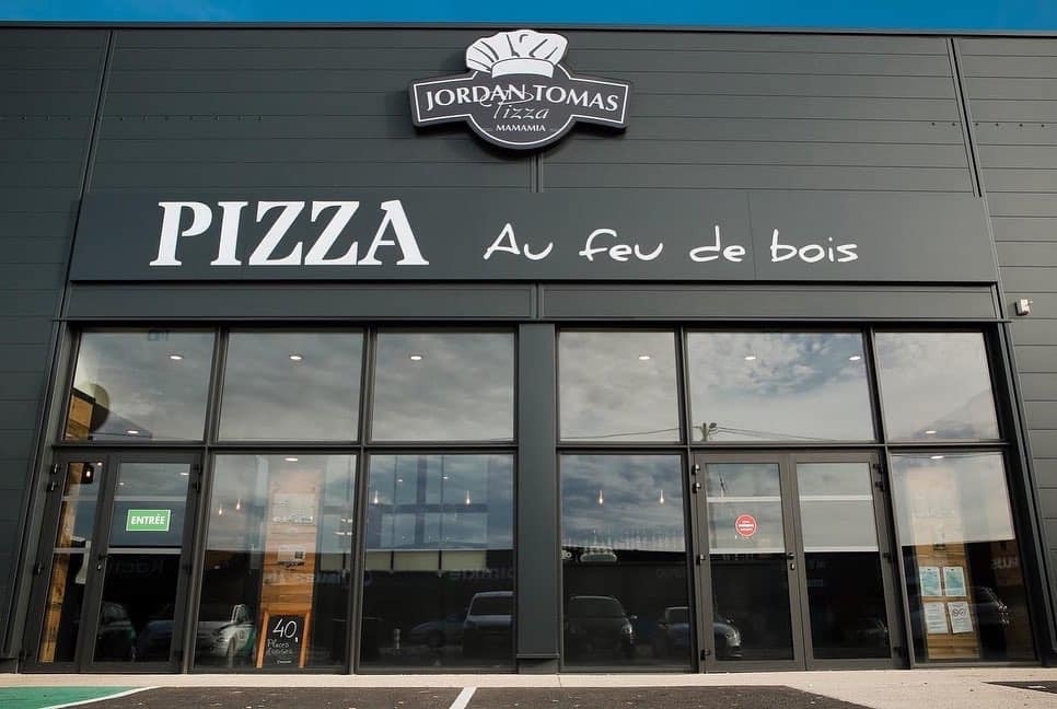 Jordan Tomas - Pizza Mamamia — photo 2