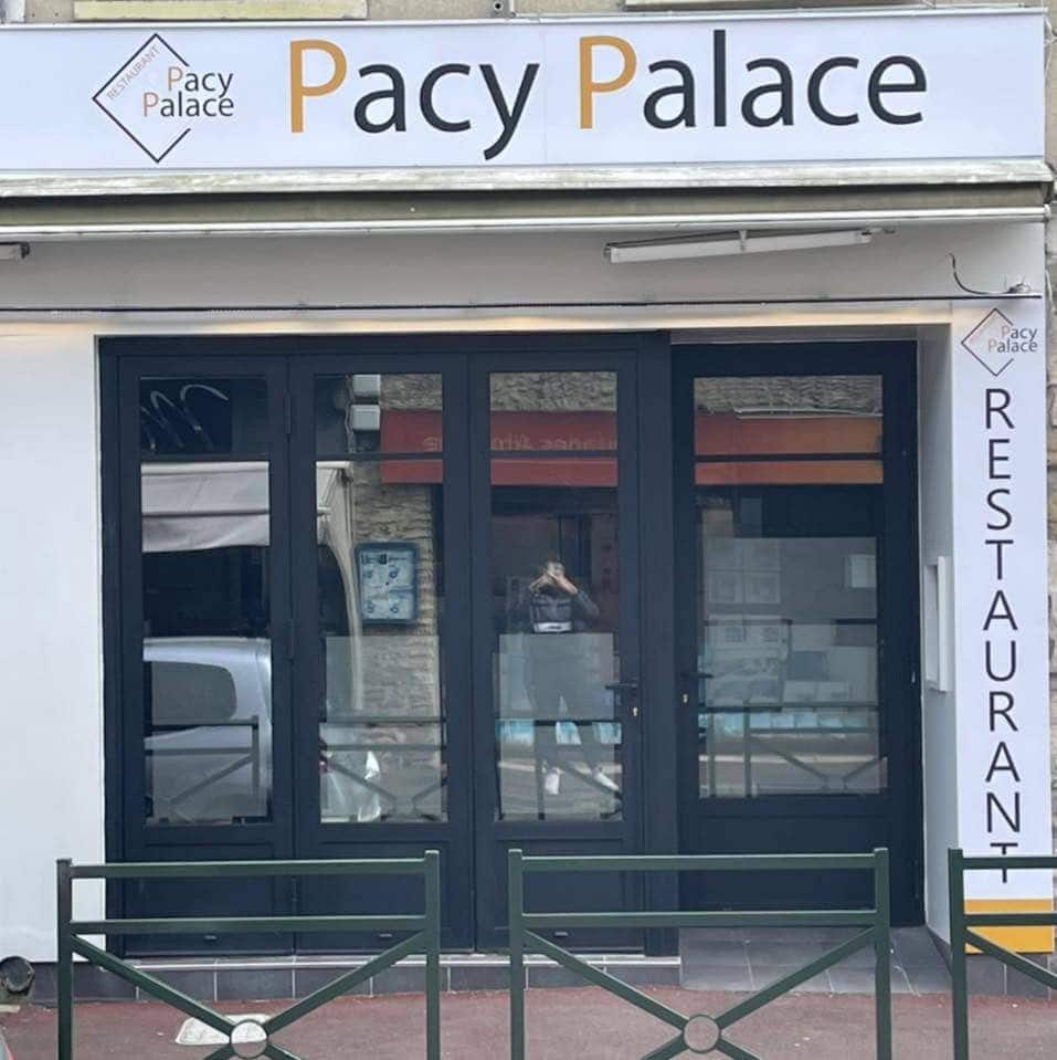 Pacy Palace — photo 2