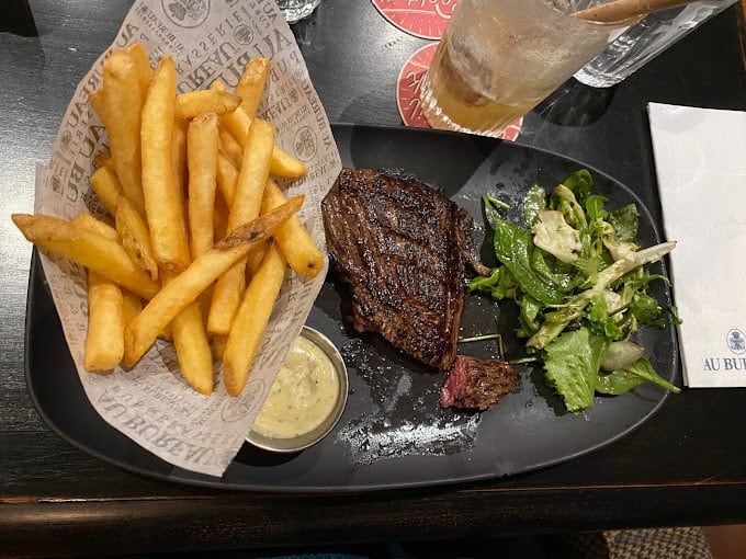 Au bureau - Un plat