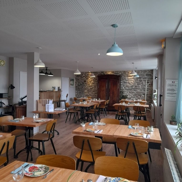 Restaurant De Porc en Port — Traditionnel à Locquenole — photo 3