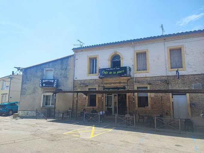 Café de la place — photo 2