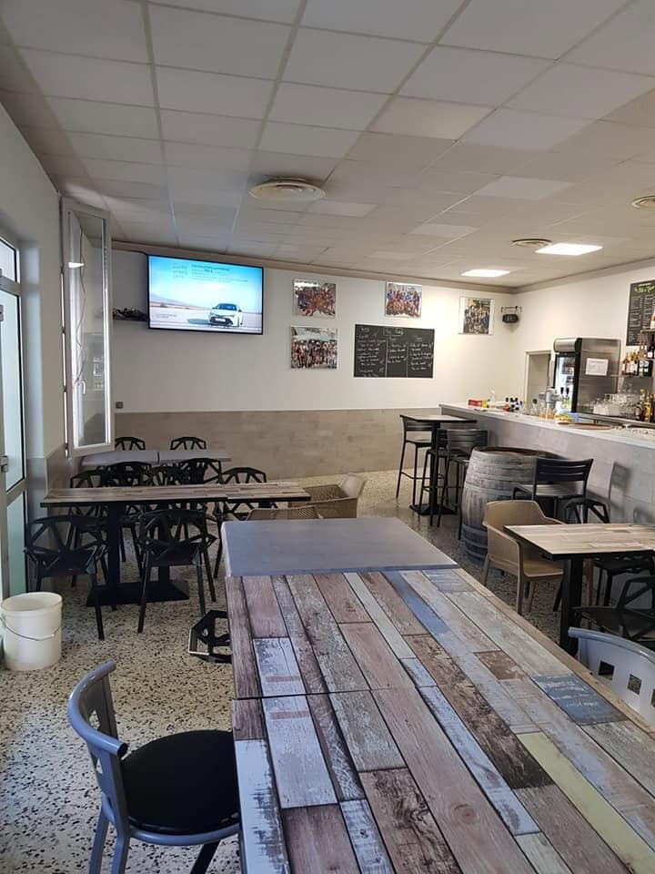 Café de la place — photo 3