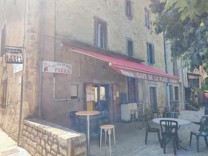 Cafe de la place — photo 3