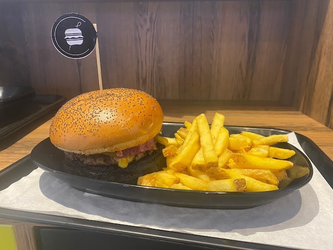 Photo de Black and White Burger
