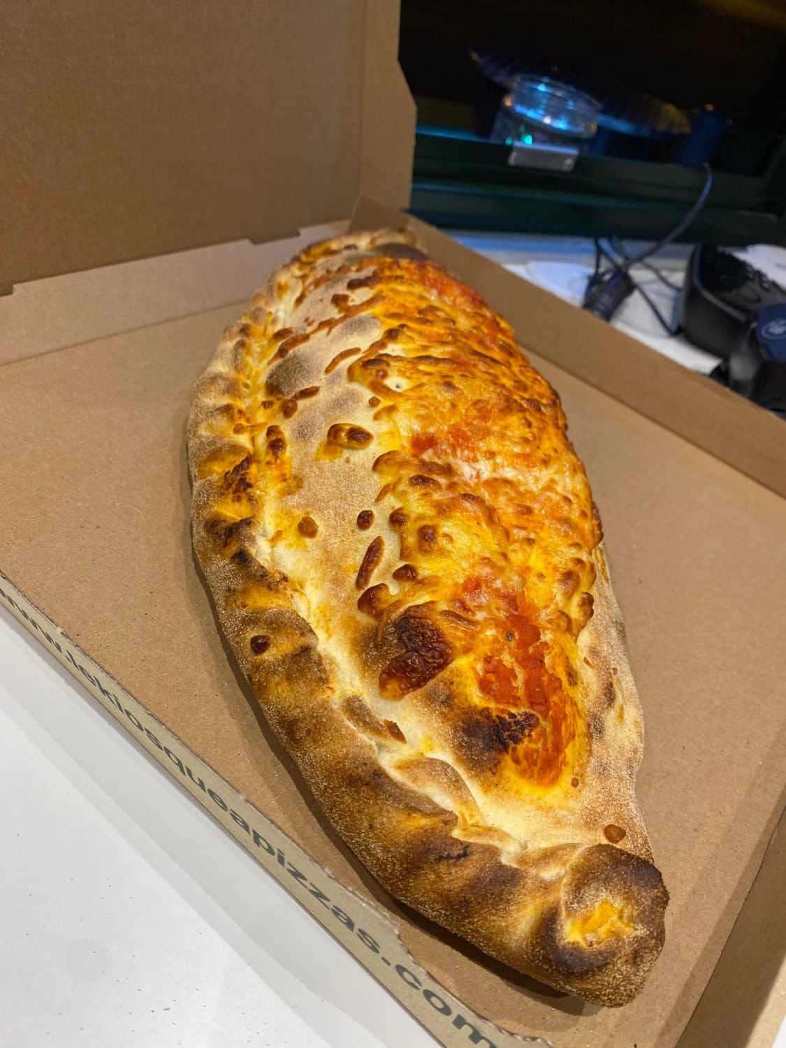Le Kiosque à Pizzas - Une calzone