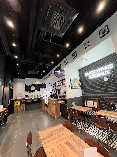 Black and White Burger — photo 3