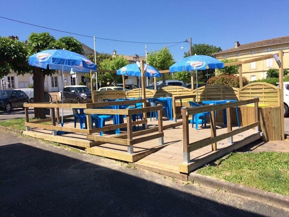 A table — photo 2