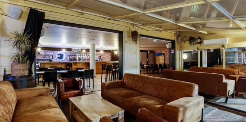 Under Roof Bar — photo 3