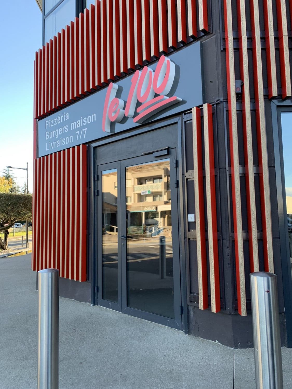 Le 100 — photo 3