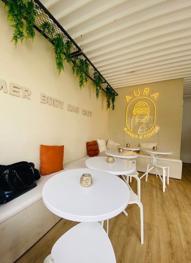 Aura Burger and Coffee — photo 3