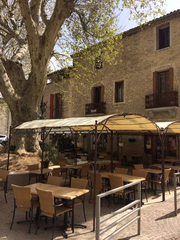 Sous le platane — Viandes et Grillades à Saint Martin de Londres — photo 3