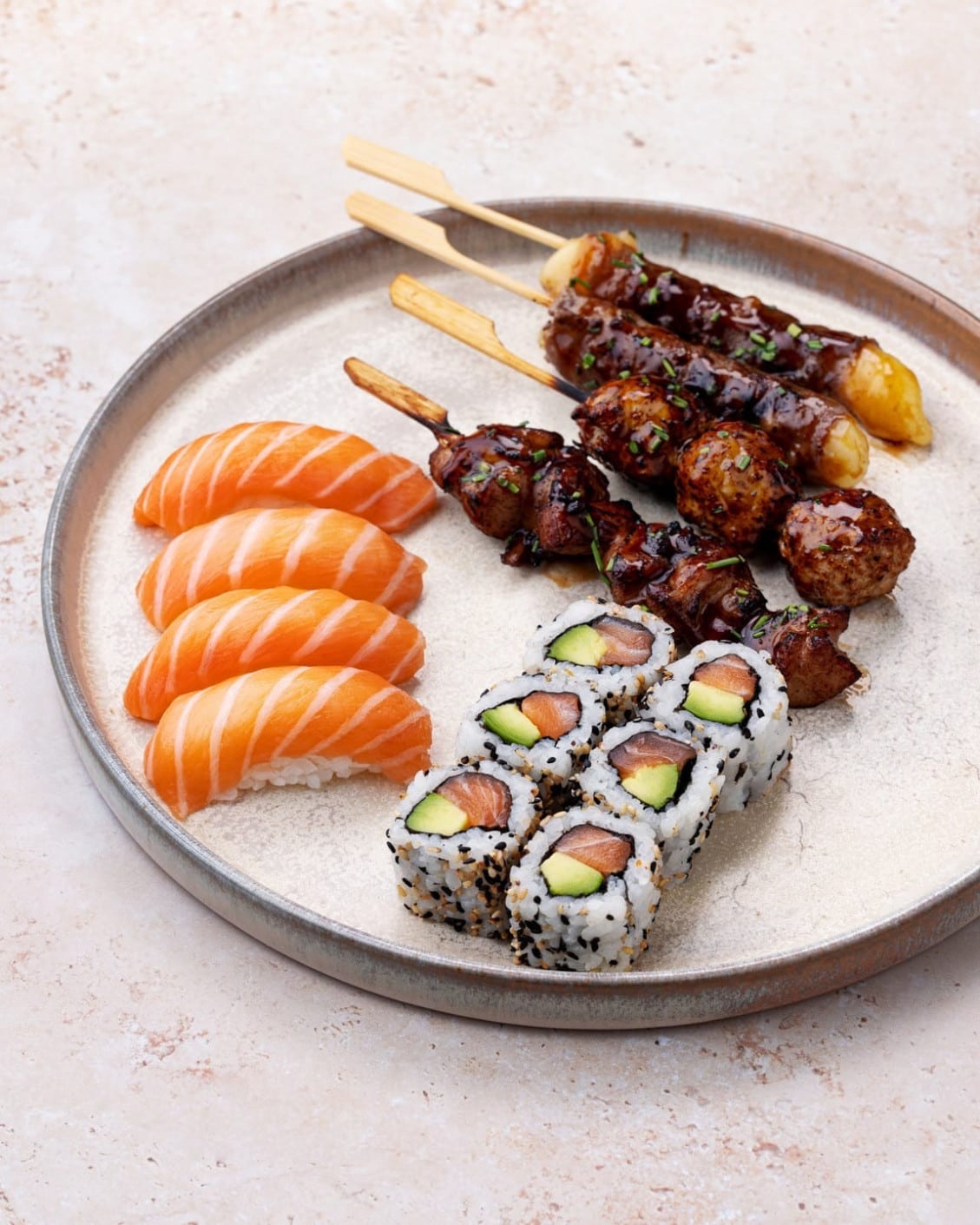 Eat sushi — photo 2