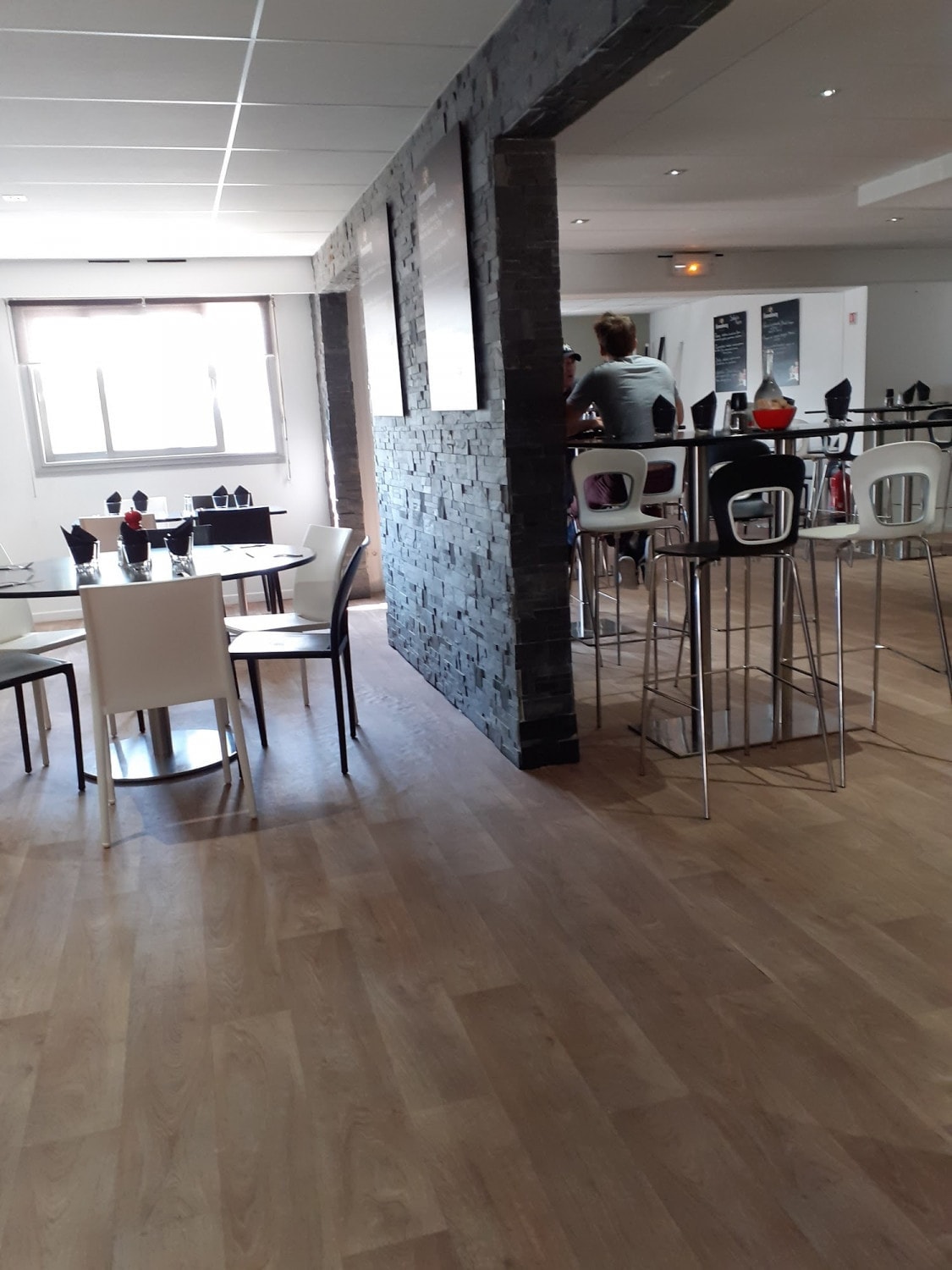 B Bardot Brasserie Du Salaison — photo 3