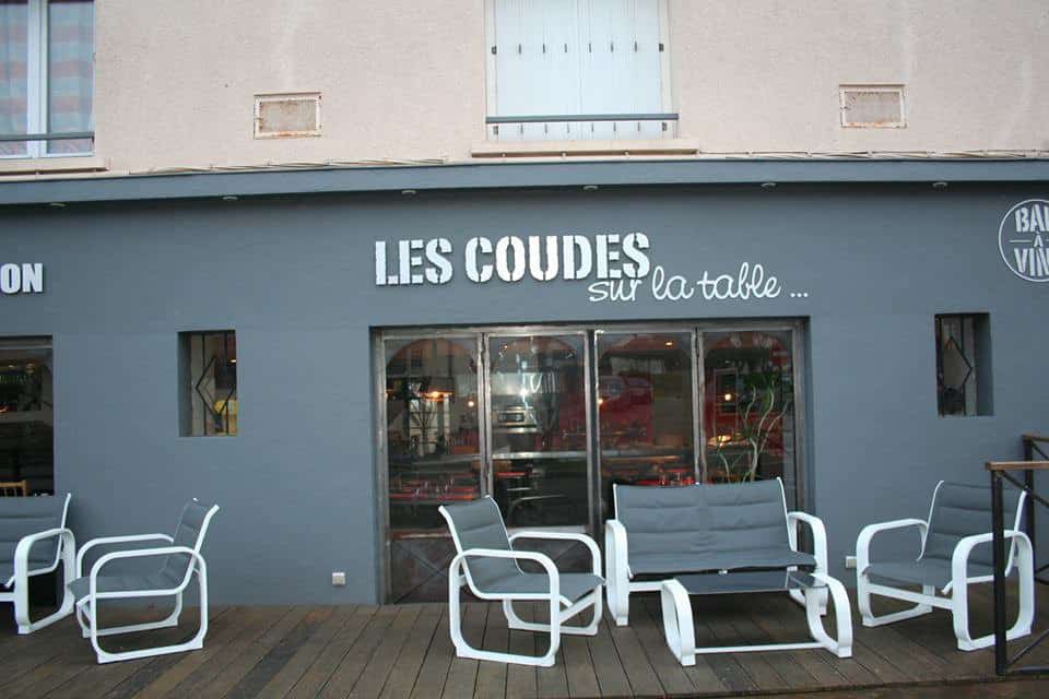 Les coudes sur la table — photo 2