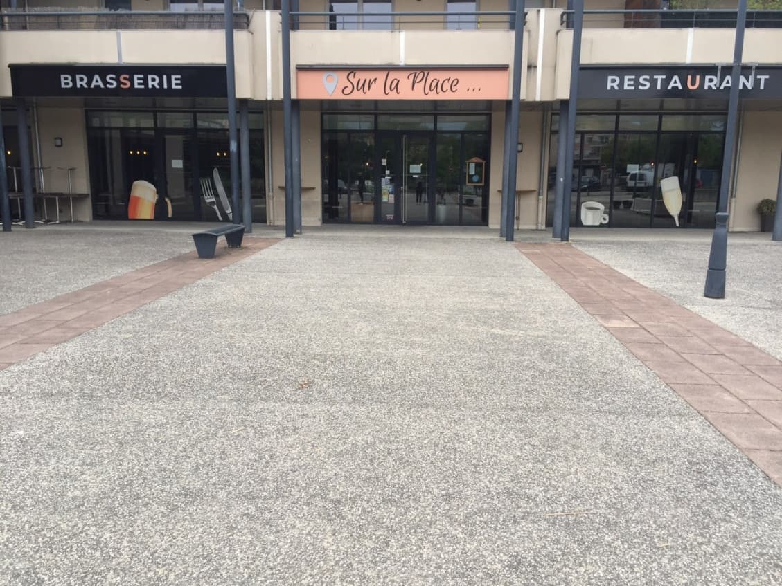 Sur la place — photo 2