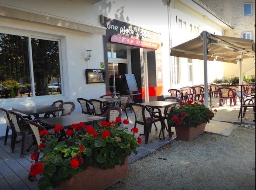 Une Place A Table — photo 3