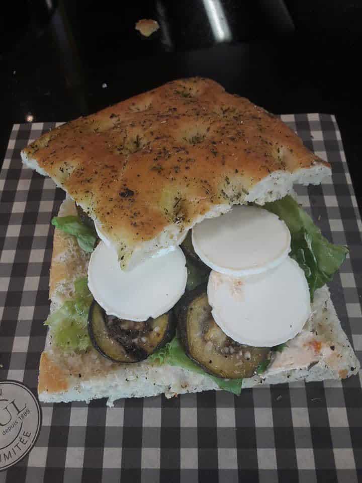 Paul - Une assiette
