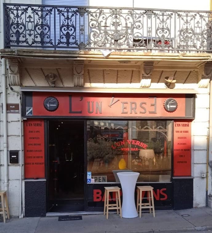 L'un verse — photo 2