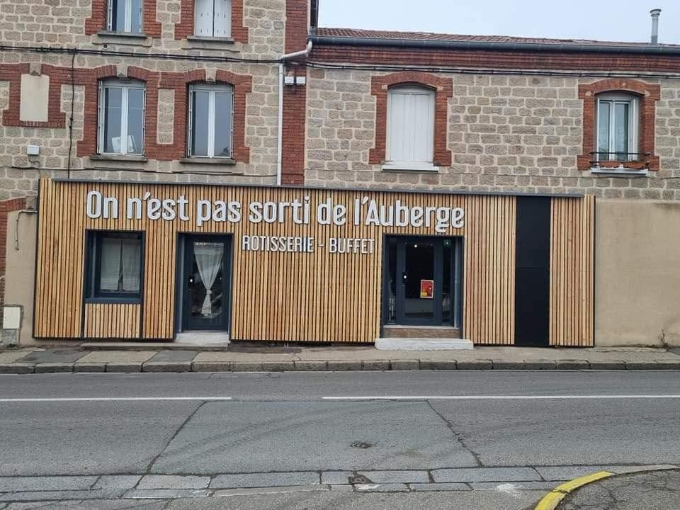 On N'Est Pas Sorti De L'Auberge — photo 2