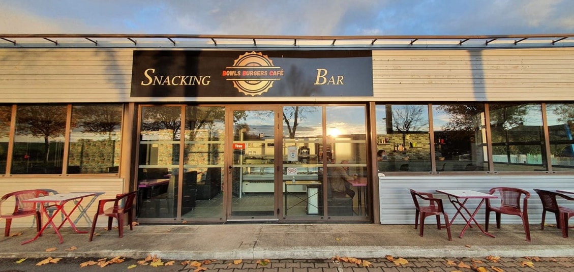 Bowls Burger Cafe — photo 3