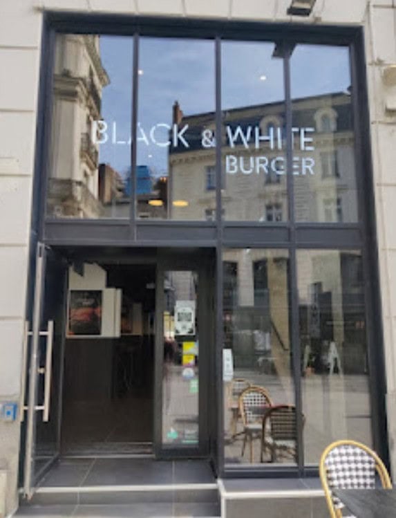 Black & White Burger — photo 3