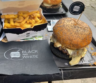Photo de Black And White Burger
