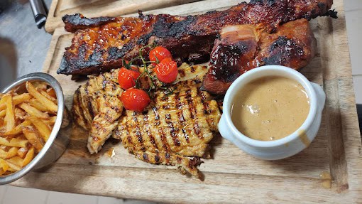 Bistrot d'Ici et d'Ailleurs — Viandes et Grillades à Le Malesherbois — photo 2