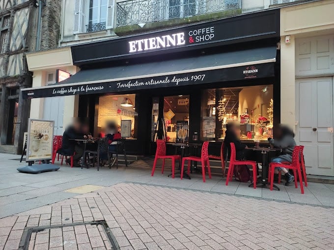 Etienne — photo 2