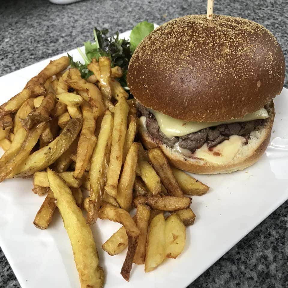 Le Bistrot De La Place — Brasserie à Beaufort-en-Anjou — photo 2