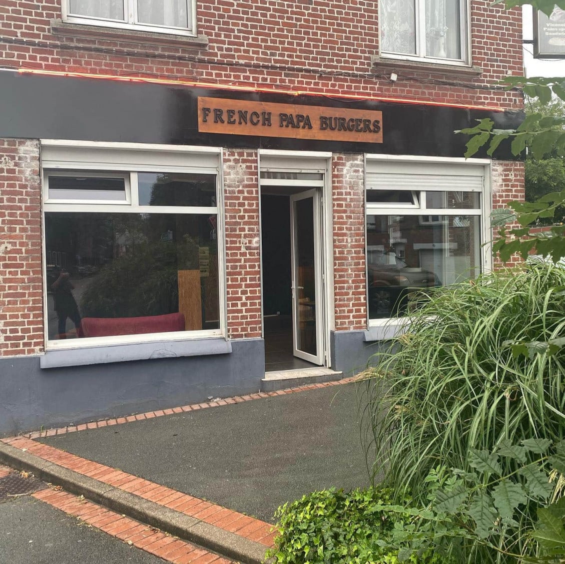 French Papa burgers — photo 2