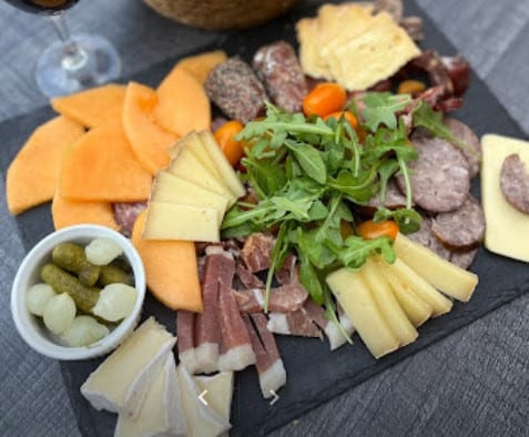 La Taverne Giroise — Restaurant Français à Saint Ceneri le Gerei — photo 2