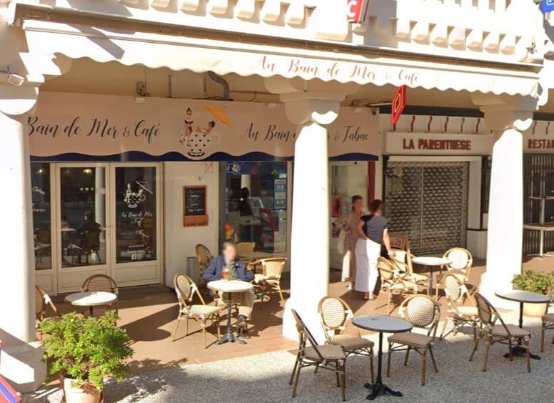 Au Bain De Mer Café — photo 3