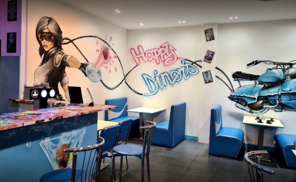 happy diner — photo 3