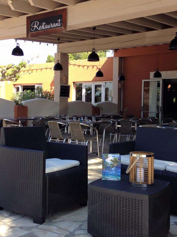 Tiki Surf Bar Restaurant — photo 3