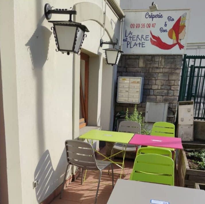 La Terre est Plate — photo 2
